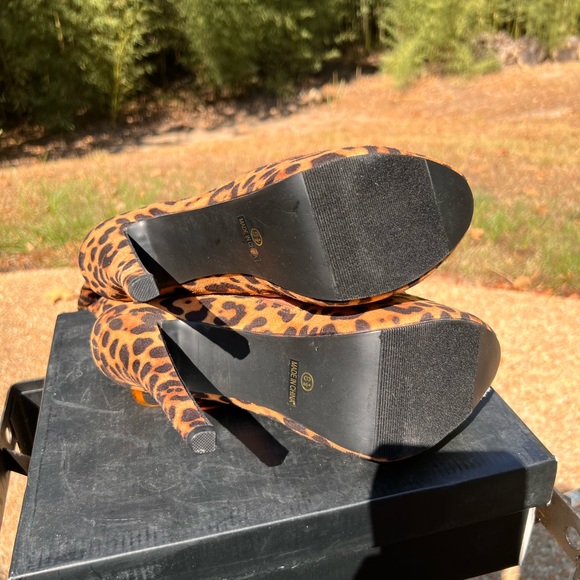 Leopard Print Platform Boots - Picture 8 of 11